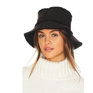 NWT Hat Attack Reversible Faux Shearling Bucket Hat in Black